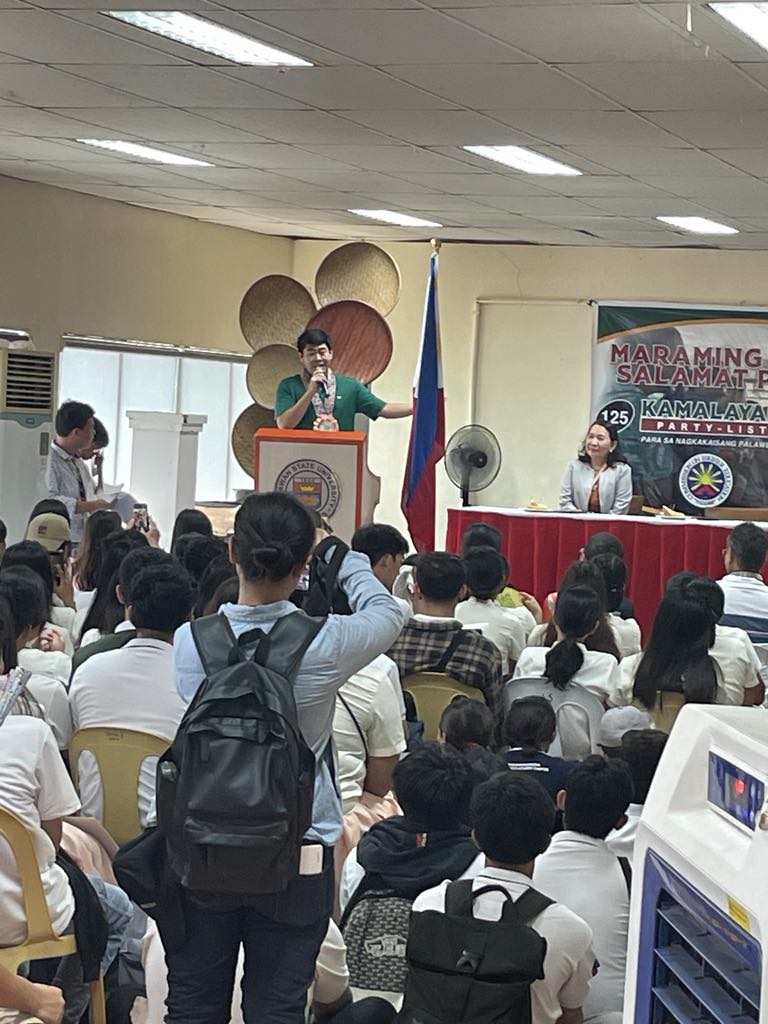 KARUNUNGAN higit sa lahat sa mga kabataan